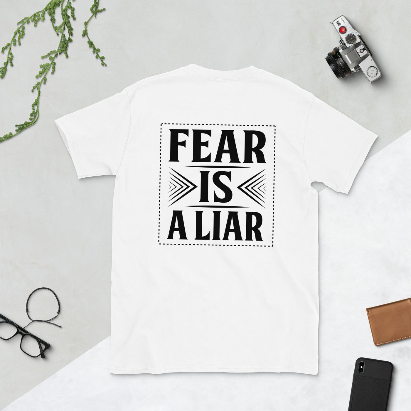 "Angst ist ein Lügner" Kurzarm-Unisex-T-Shirt